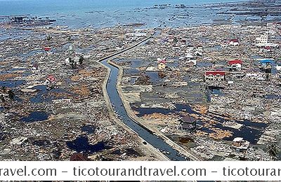 Asien - Tsunami I Bali, Indonesien
