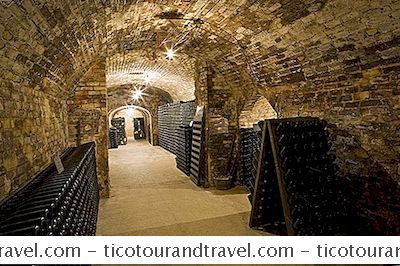 Besøg Champagne Kældre Og Vineyards I Reims, Epernay Og Troyes
