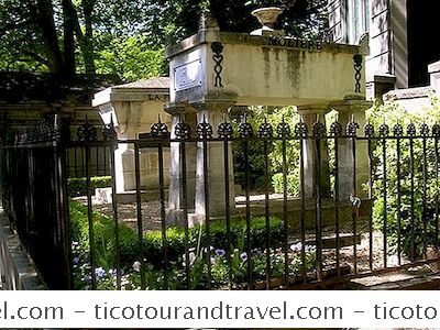 Europa - Cementerio De Père-Lachaise En París: Tumbas Y Paseos Más Bellos