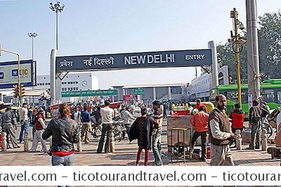 Inde - Best Trains Pour Le Voyage Entre Delhi Et Agra (Taj Mahal)