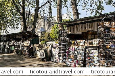 Seine-Side Traditional Booksellers Em Paris