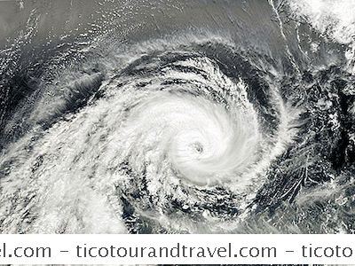 Insulele Caraibe - Uraganul Categorii 1 Prin 5