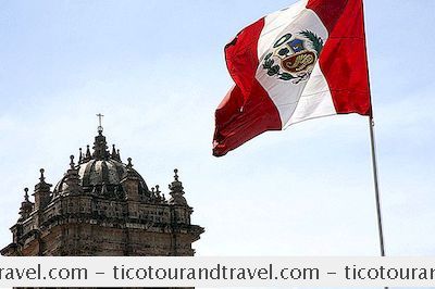Střední A Jižní Amerika - Historie, Barvy A Symboly Peruánské Vlajky