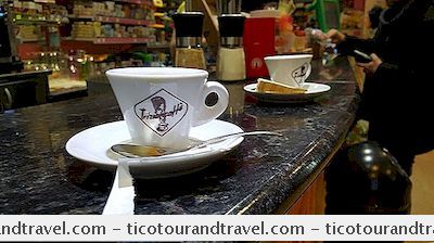Categorie Europa: Koffiecultuur: Italiaanse Koffiedrank Bestellen Bij Een Bar In Italië