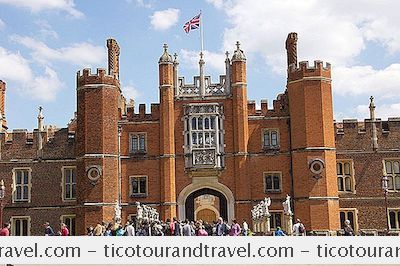 Châu Âu - Cung Điện Hampton Court: Hướng Dẫn Của Khách Truy Cập