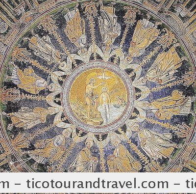 Mosaikker Og Monumenter I Ravenna Italien