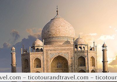 Indië - Beste Treinen Voor Reizen Tussen Delhi En Agra (Taj Mahal)