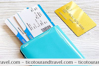 Siguranță și Asigurări - Este O Asigurare De Călătorie Cu Card De Credit Mai Bună Decât O Politică Tradițională?