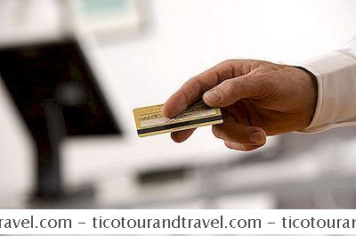 旅行计划 - 租车：信用卡借记卡