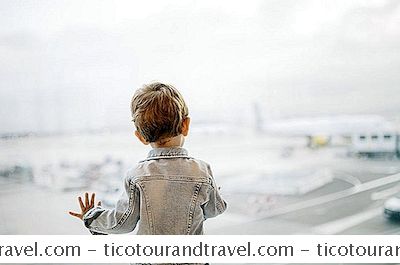 旅行计划 - 与婴儿或幼儿的航空旅行的生存技巧