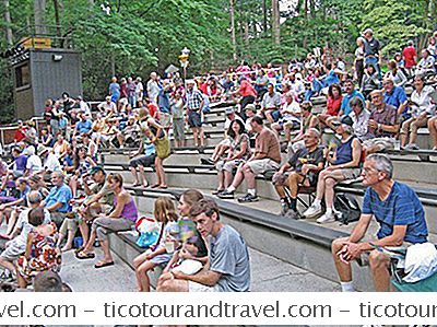 类别 美国: 2016音乐会在弗吉尼亚州阿灵顿的Lubber Run Amphitheatre举行