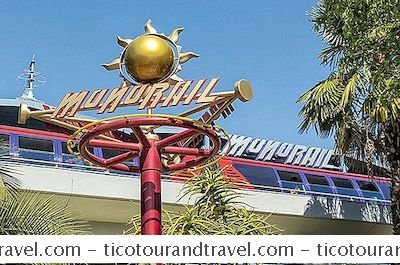 Disney Monorail: Những Điều Bạn Cần Biết
