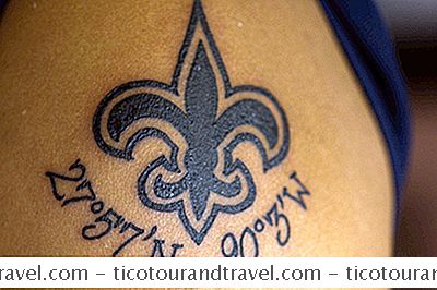 Obtendo Uma Tatuagem De Férias De Nova Orleans