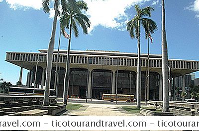 Vizitarea Clădirii Capitalei Capitalei De La Hawaii Și A Temelor